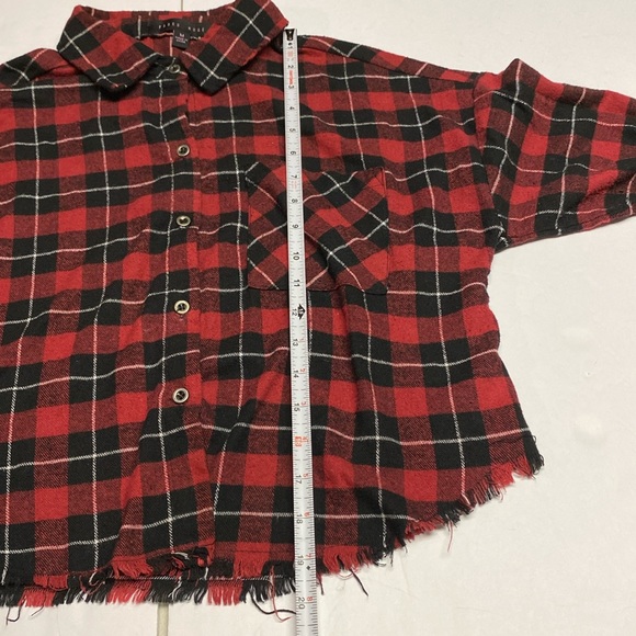 Red and Black Plaid Longsleeve Cropped Button Down Shirt Flannel Fringe Size M - Picture 10 of 10